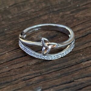 Elegant Silver Trinity Knot Ring - Size 6.75
